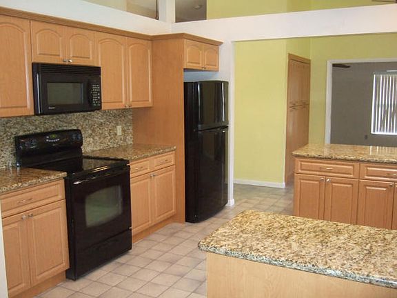 5th image of 492 NE Midvale St