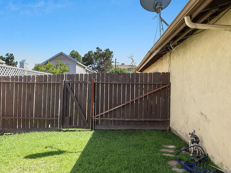 3565 W Savanna St #5 — Photo 22