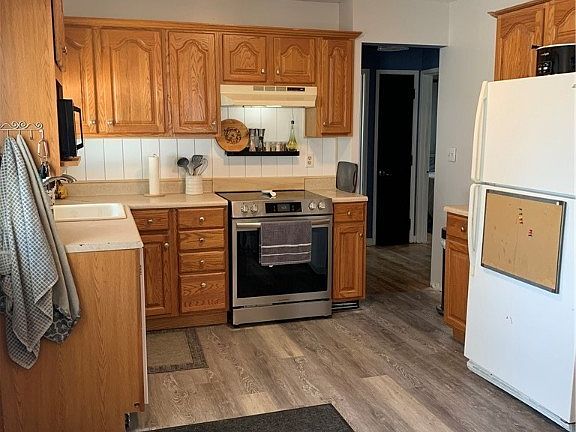 3rd image of 155 Baird Ave