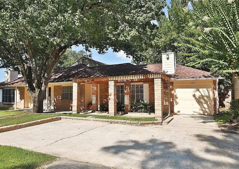 CHARMING ONE STORY VILLA LOCATED IN WILLOW WOOD VILLAS