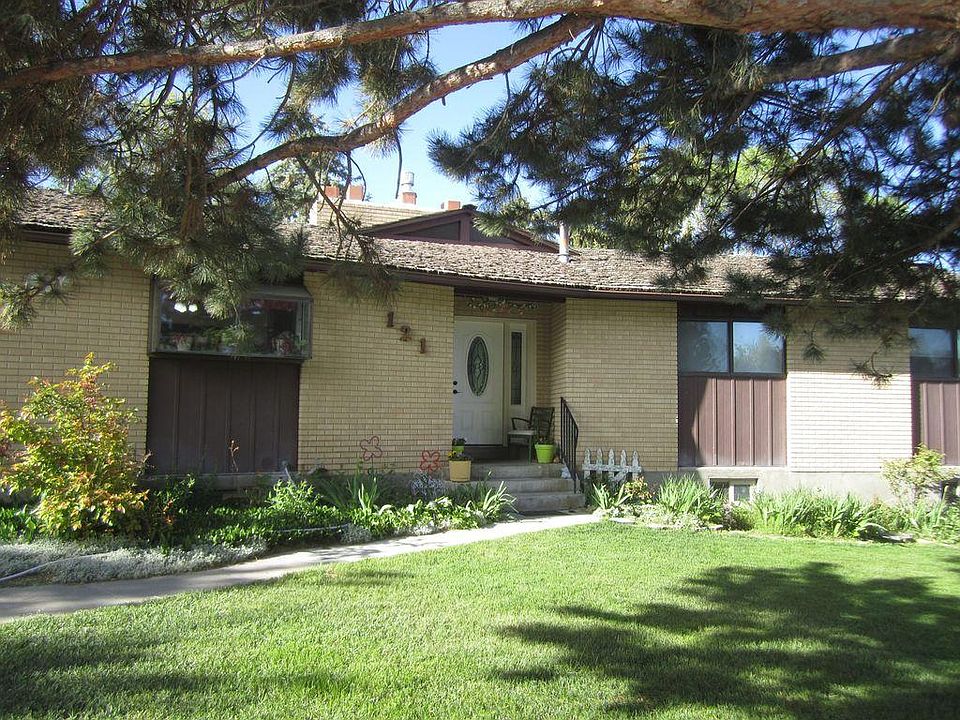 121 Fairway Circle