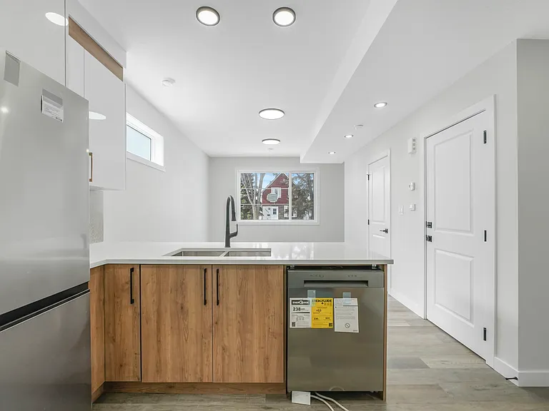 12021 95a St NW — Photo 23