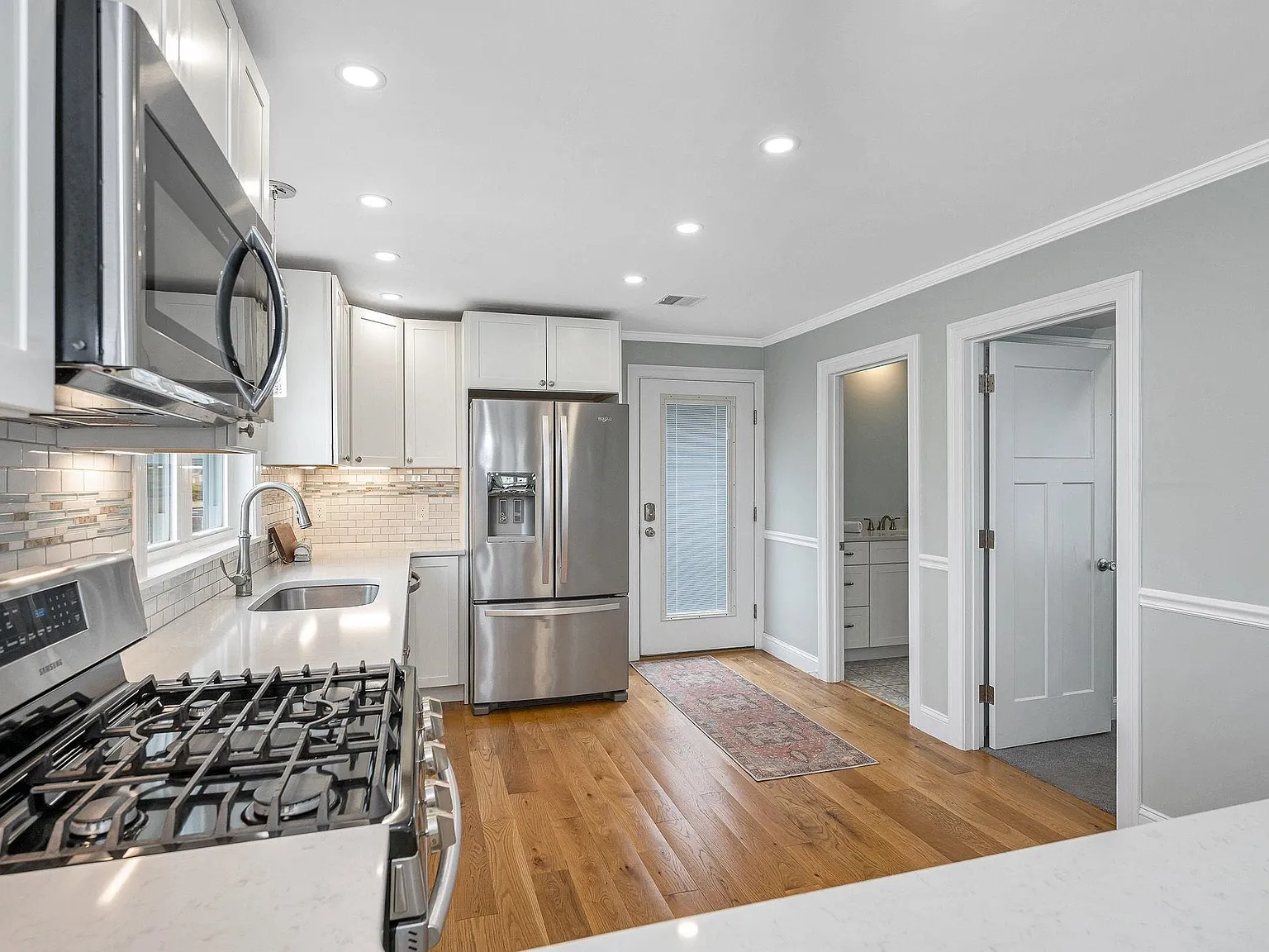 5 bed, 3.0 bath, 2408 sqft, $4,300 — Photo 4