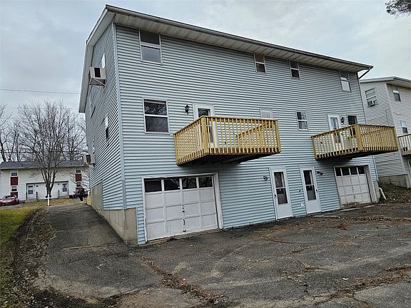 3rd image of 834 Squires Ave