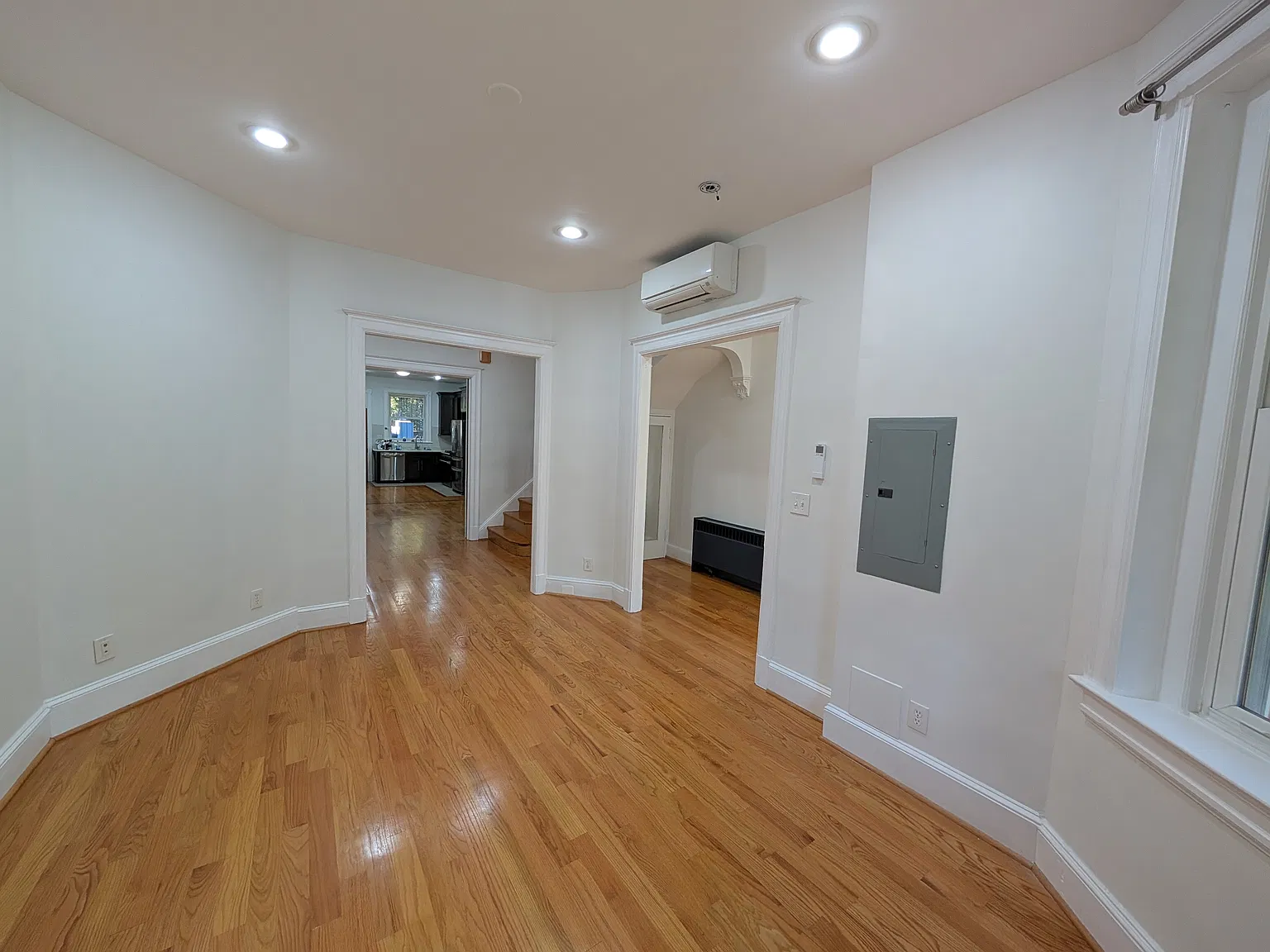 3 bed, 2.5 bath, 1850 sqft, $4,660 — Photo 4