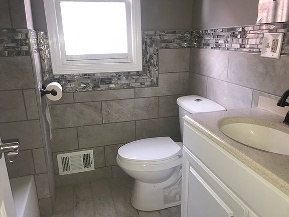 2nd image of 10946 S Eggleston Ave