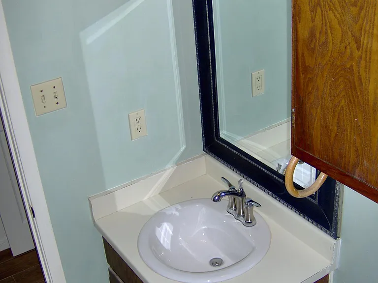 Crest St — Photo 14