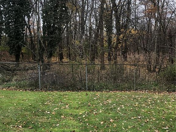 4th image of 370 Newell Ave