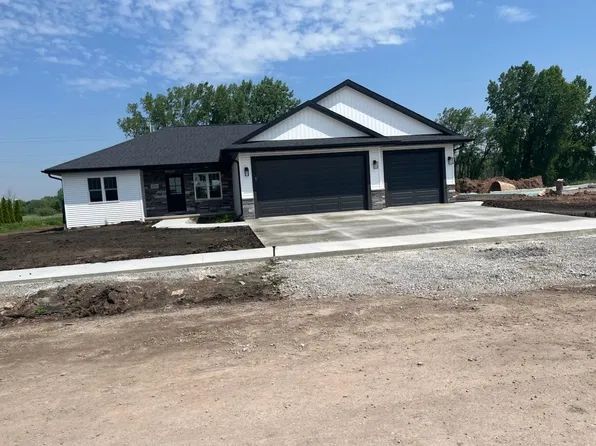 422 Pauls Pl, Oshkosh, WI 54904