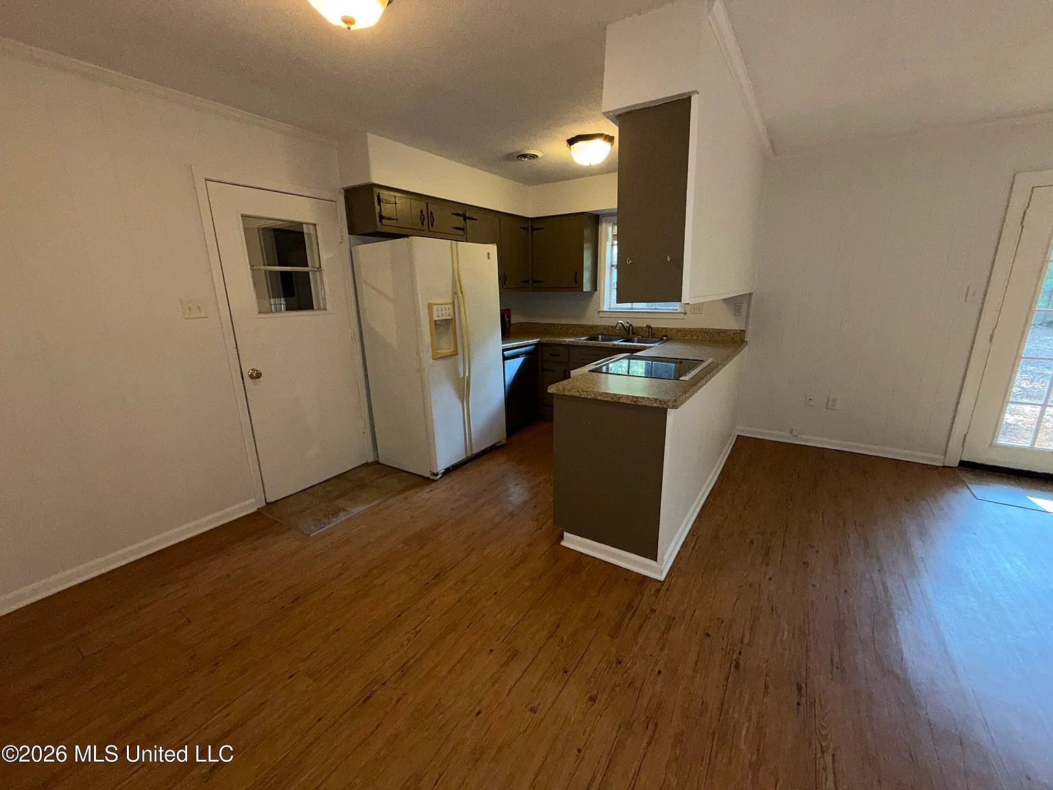 3 bed, 1.5 bath, 1260 sqft, $1,250 — Photo 3