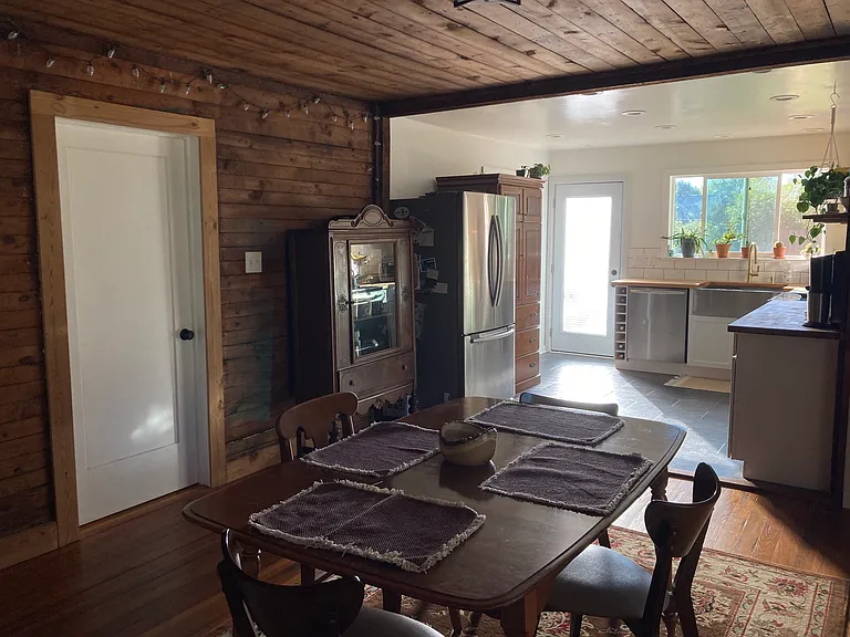609 N Maple St — Photo 8