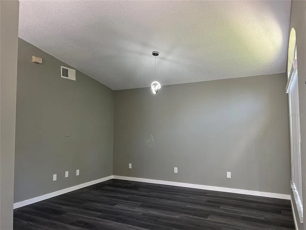 3 bed, 2.0 bath, 1210 sqft, $1,795 — Photo 2