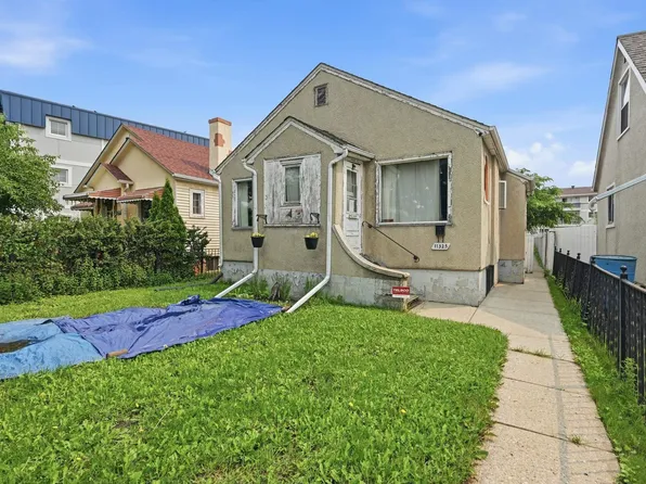 11325 101st St NW, Edmonton, AB T5G 2A6