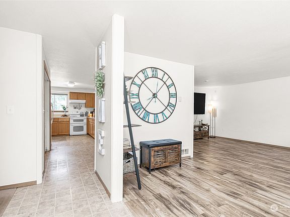 3rd image of 1435 Dickinson Avenue
