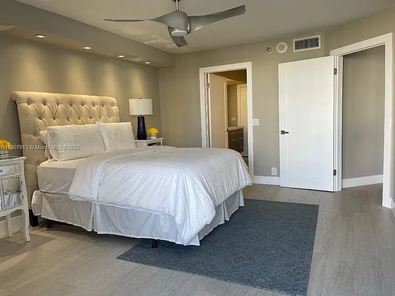 3500 Mystic Pointe Dr #1507 — Photo 14