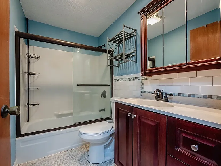 16 Surrey Hill Way — Photo 11