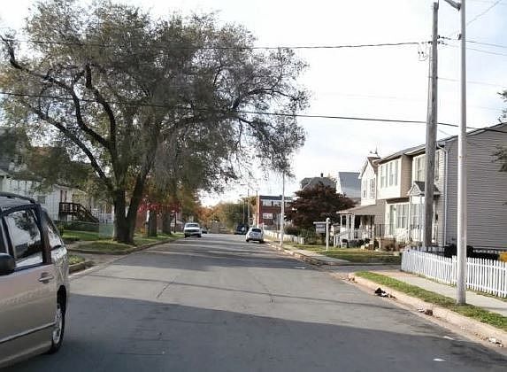 2nd image of 912 Washburn Ave