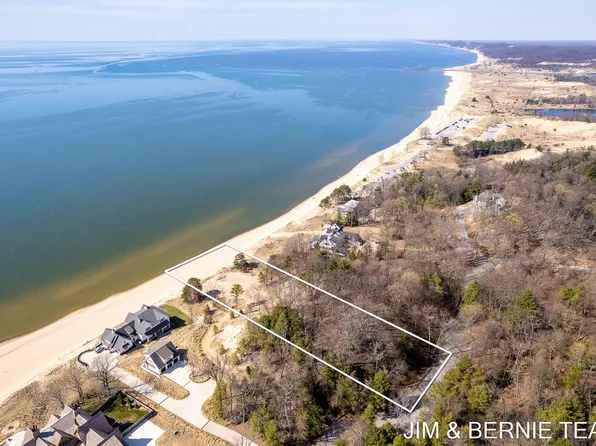 550 Dunegrass Circle Dr, Saugatuck, MI 49453