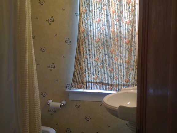 5th image of 206 Buena Vista Ave APT 1