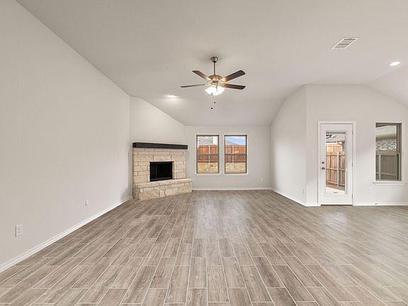 5th image of 635 Frio Ln