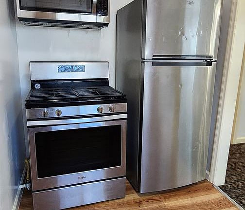 4th image of 824 Maine Ave #5