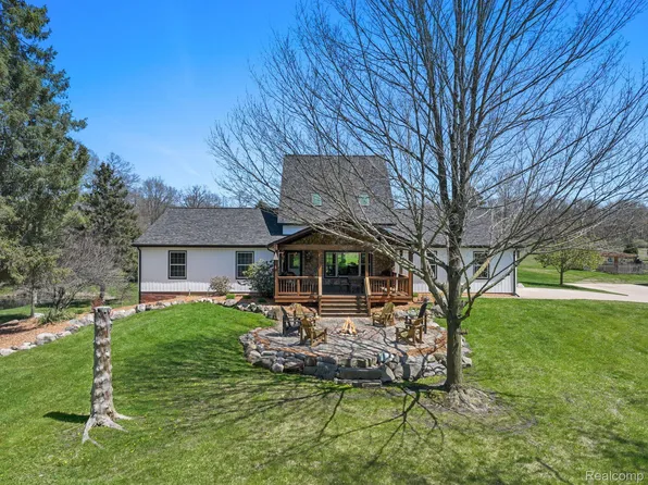 7291 Cedar Lake Rd, Pinckney, MI 48169
