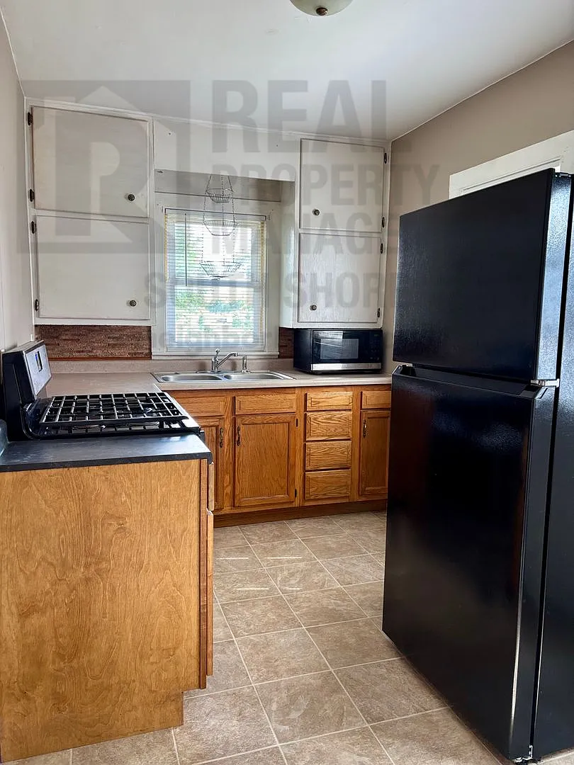 Spacious 3Bed/1.5Bath Close to Valparaiso — Photo 3