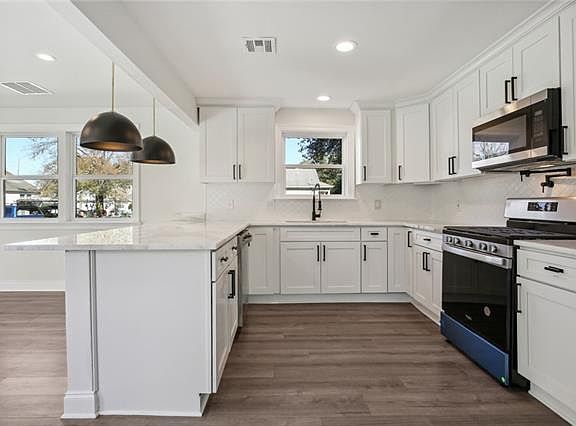 4th image of 2412 Jackson Blvd