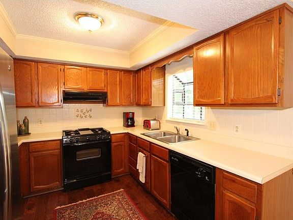 4th image of 105 Williamsburg Ln