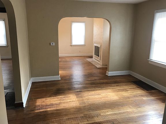 2nd image of 3811 Oakridge Blvd