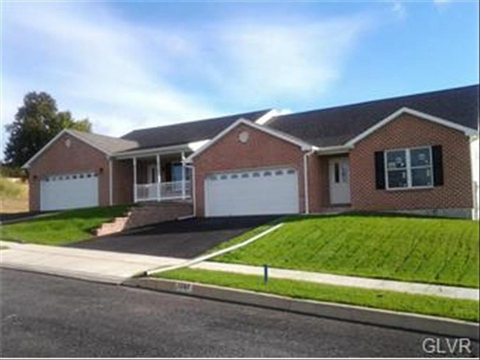 1st image of 3213 Eisenhower Dr
