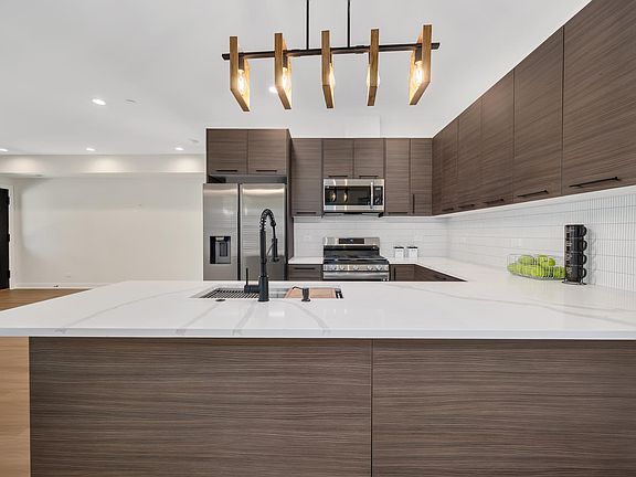 2nd image of 1111 Erie St #1
