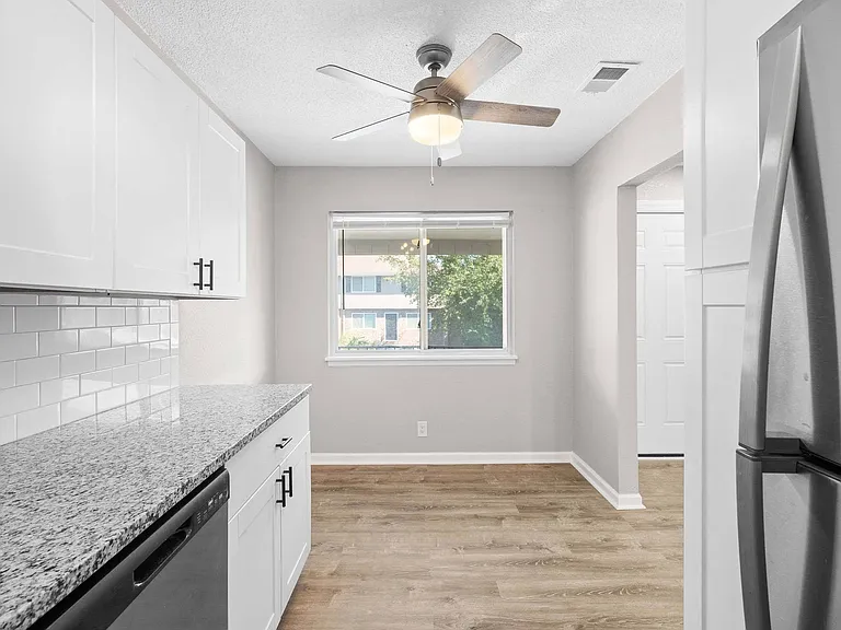 Stoneside Apartments — Photo 32