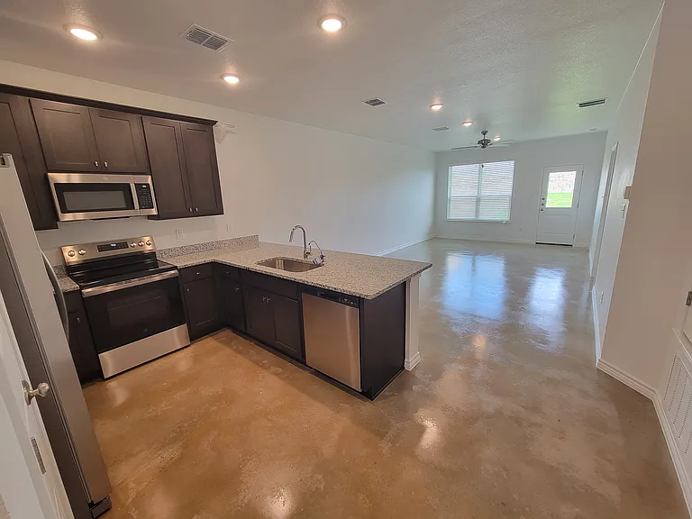 3807 American Elm Dr — Photo 8