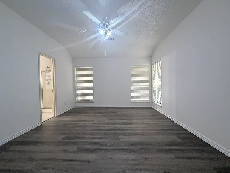 2207 Hickory Wood Trl — Photo 38