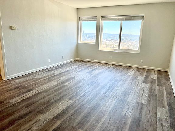 5th image of 684 Corbett Ave