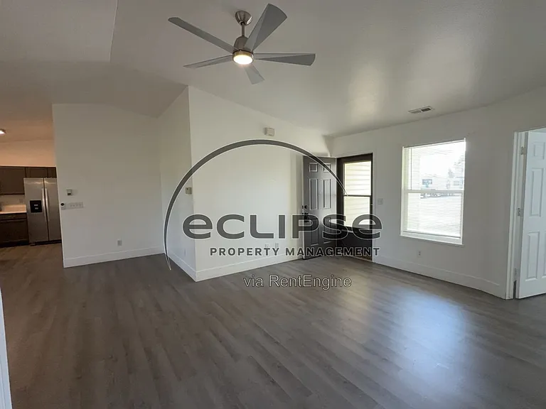 560 Huntington Point Ln — Photo 5