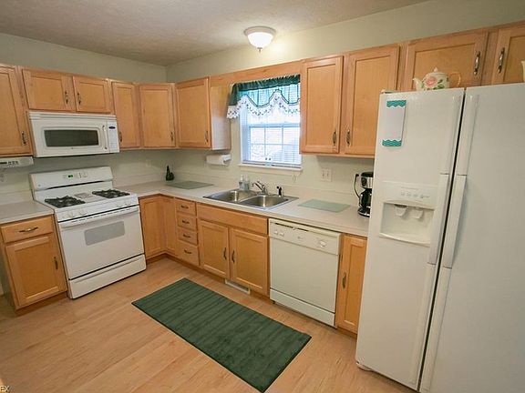 3rd image of 1893 Hamden Ln