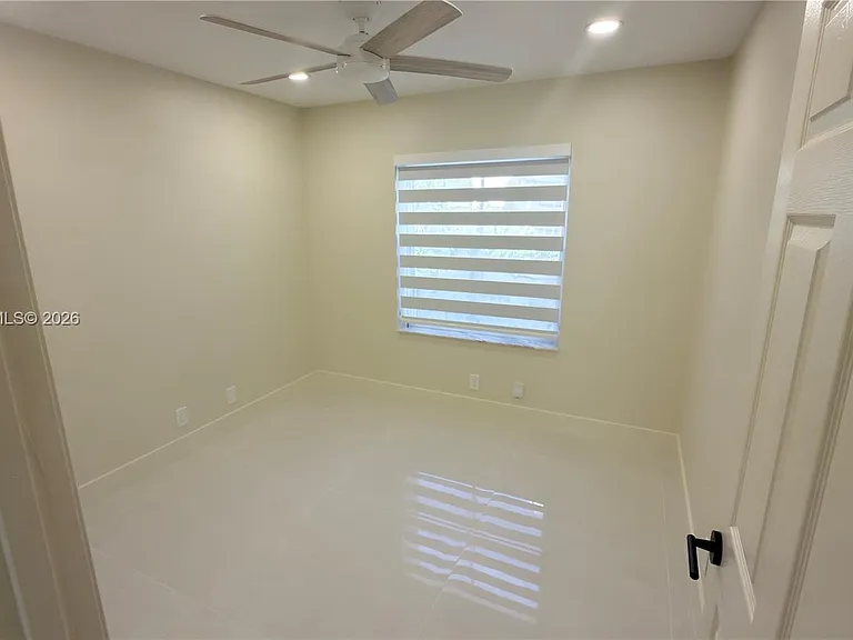692 Maplewood Ct — Photo 14