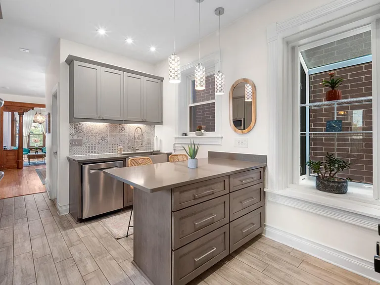 1542 N Campbell Ave #1 — Photo 9
