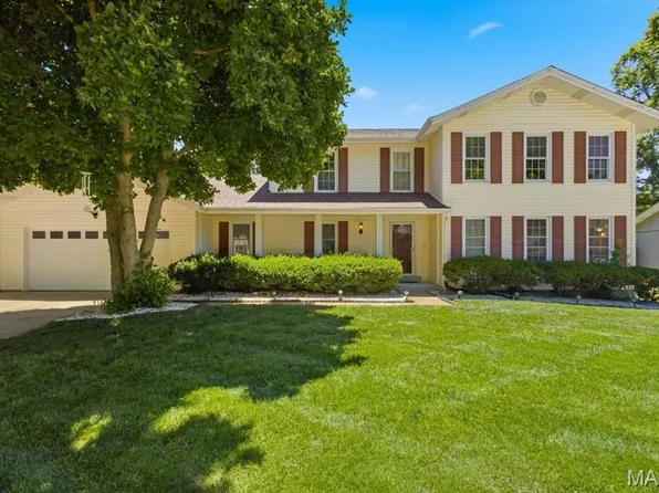 16014 Meadow Oak Dr, Chesterfield, MO 63017