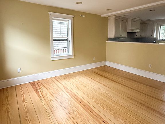 4th image of 30 Charles St
