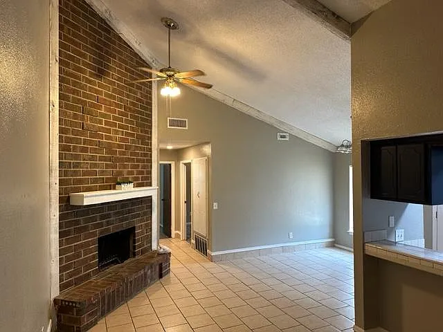 2010 Twisted Oak Dr — Photo 5