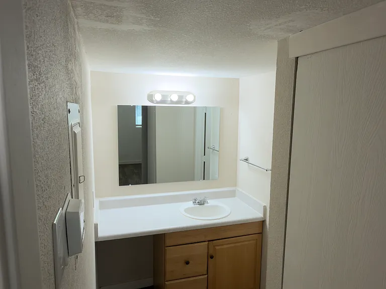 502 E Glenn St #14 — Photo 7