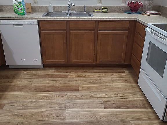 4th image of 854 Amber Ct