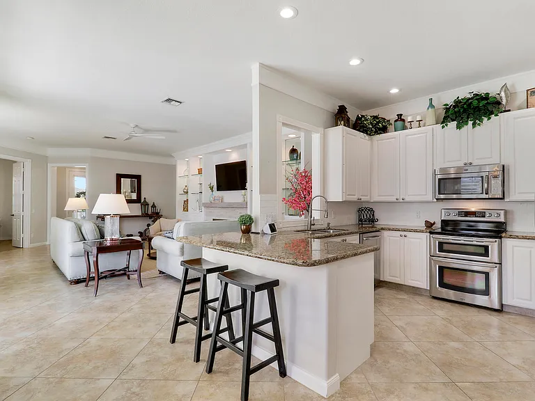 511 Sweet Bay Cir — Photo 12