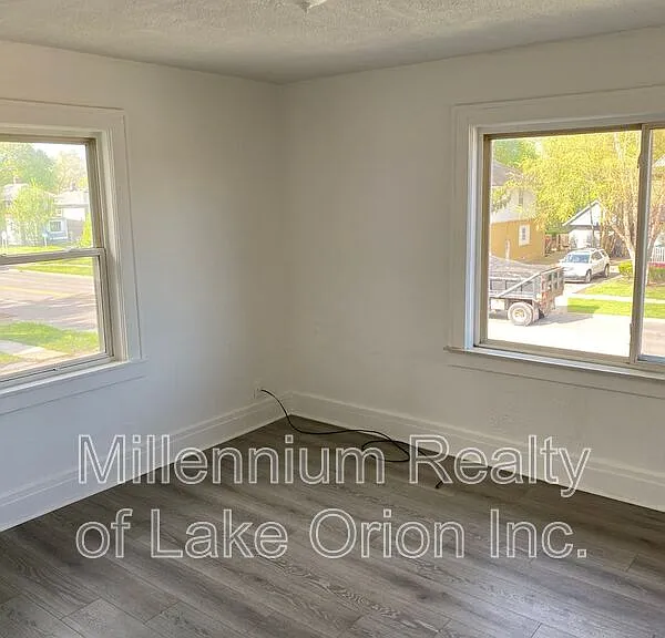 638 Joslyn Ave — Photo 11