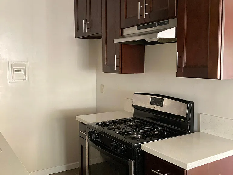 505 N Mar Vista Ave #4 — Photo 2