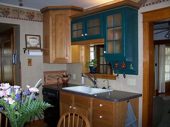 Kitchen sink area
