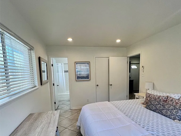 1715 Bluebonnet Ln #A — Photo 8